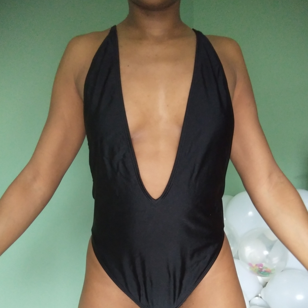 Women's black dipping daisy one piece bathing suit - Picture 7 of 13
